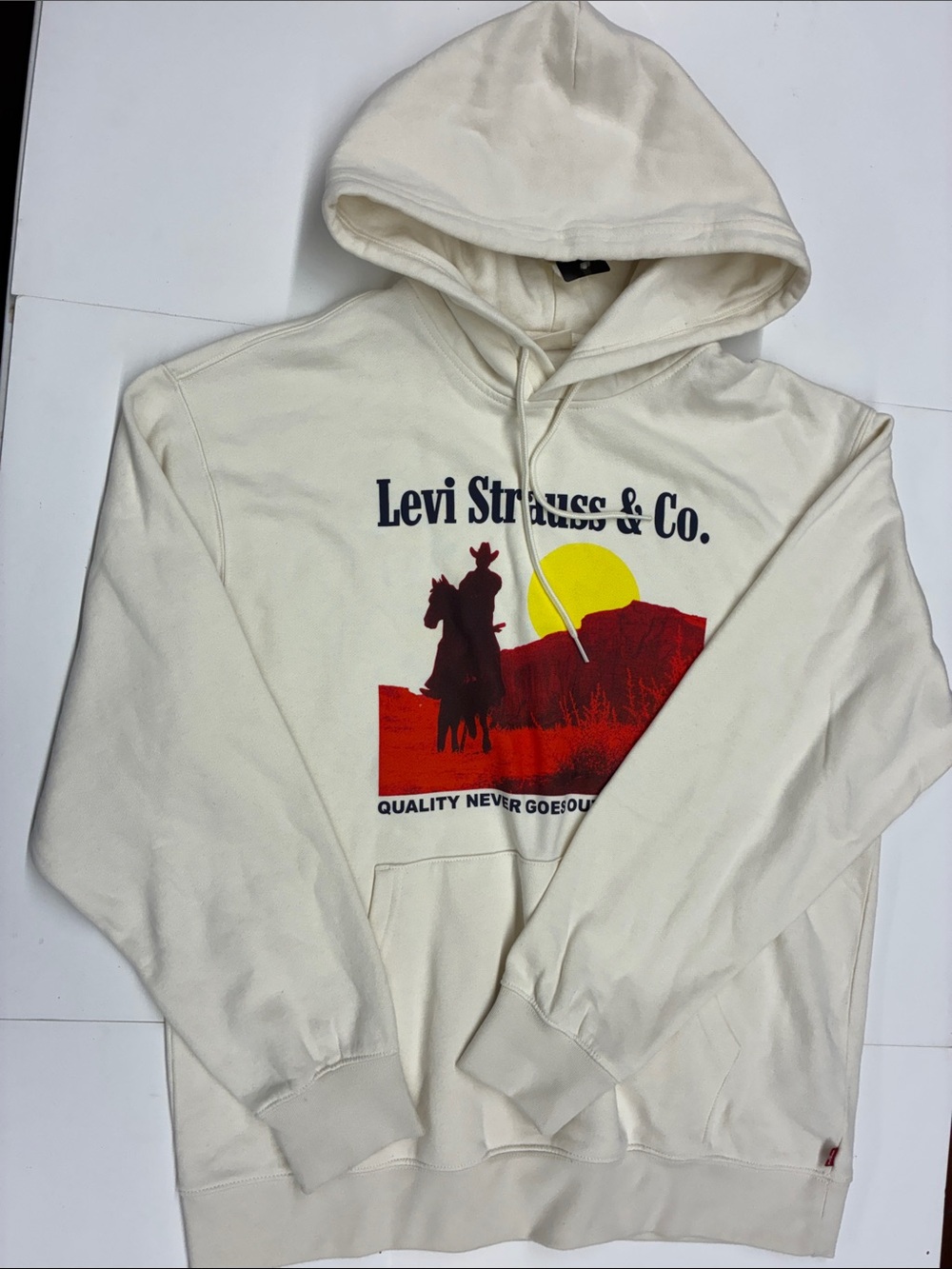 NEW Levi's Strauss & Co. Men’s Hoodie With Kangaroo Pockets Size Medium